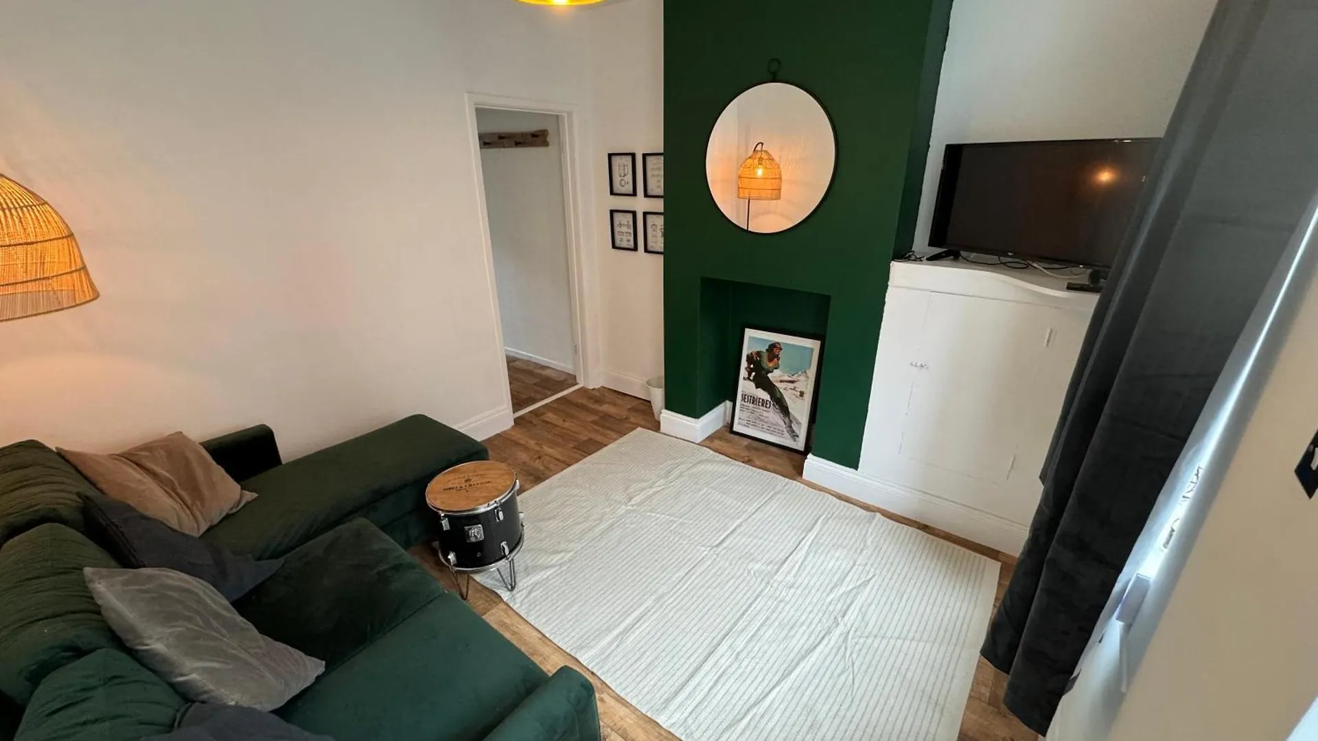Small, Compact And Cosy 2 Bed contacts